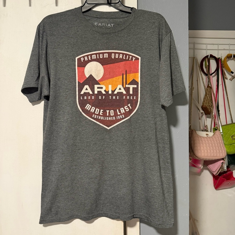 Ariat Men’s Gray T-Shirt with Desert Graphic